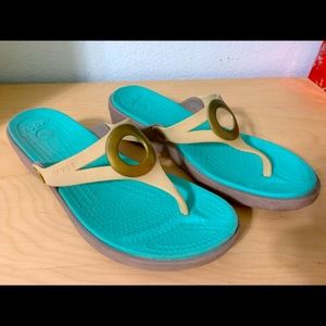 Crocs thong slip on sandals